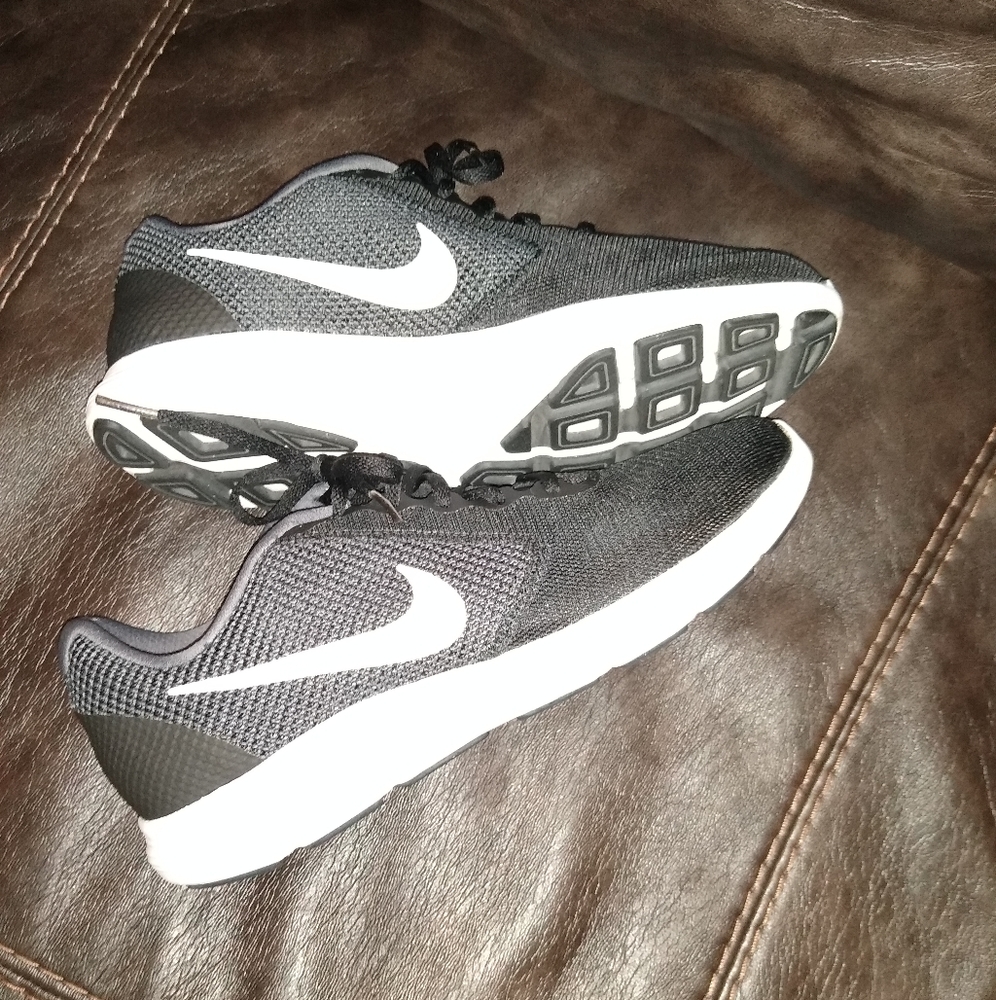 Nike Revolution 3